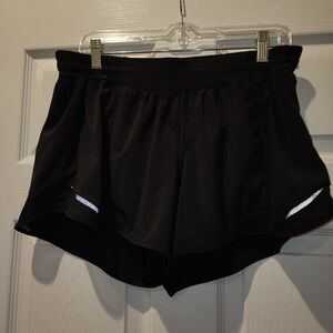 EUC LULEMON Hotty HOT LOW RISE 4IN SHORTS